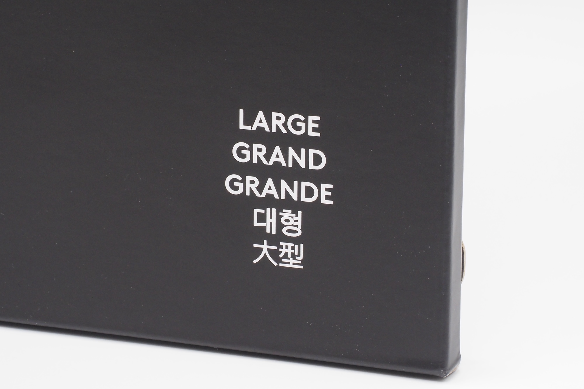 パッケージには「LARGE」という表記。今後のサイズ展開にも期待したい