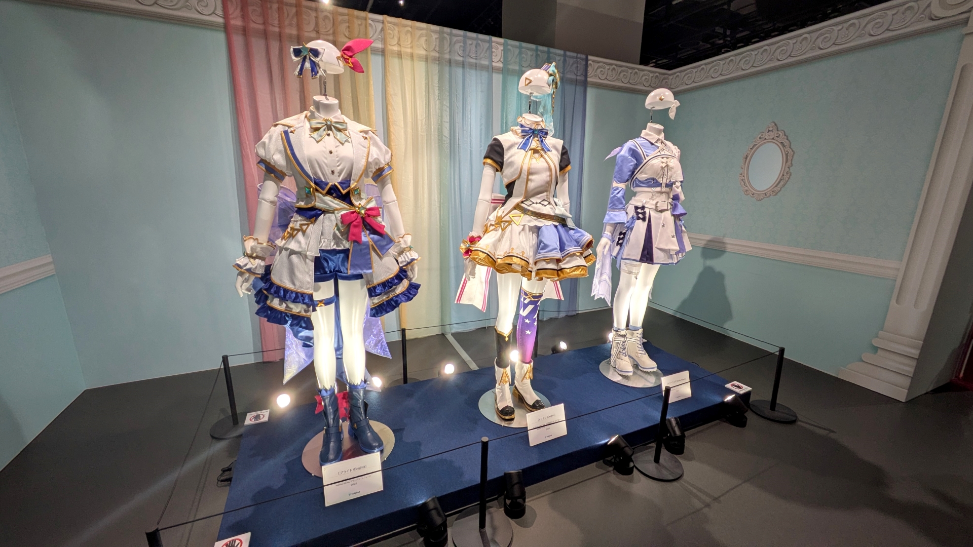 それぞれ”アイドル感”を強く感じられるデザインでありながら、全く異なるデザインであることから毎度お披露目が楽しみなアイドル衣装。ときのそらさんのイメージやモチーフを感じつつ、後ろからも見られる珍しい機会でもある