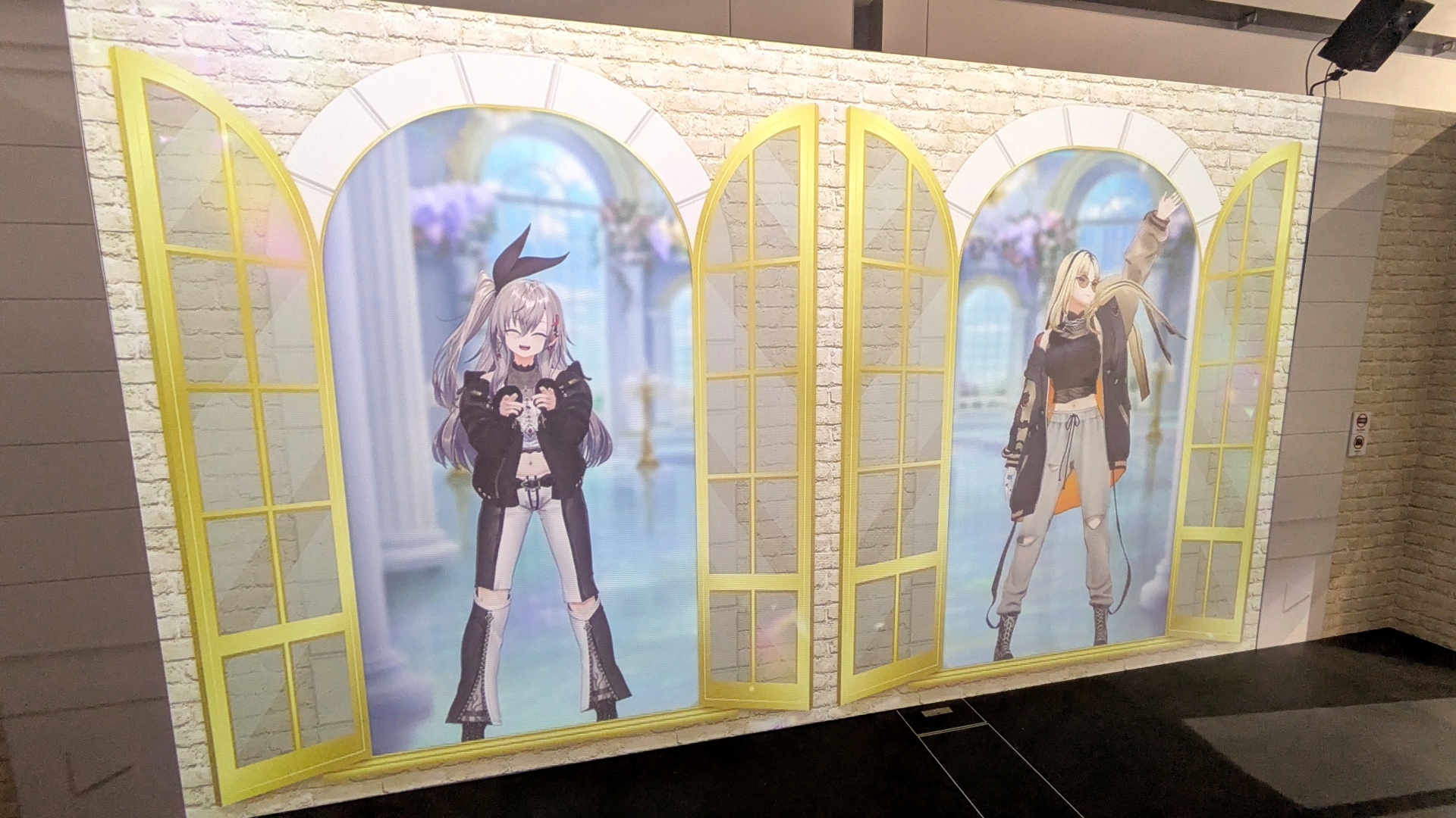 最後の展示となり、見慣れた通常衣装で見送ってくれる「SEE OUT hololive」。台詞はなくとも動きから”らしさ”が感じられて楽しい。なお、ときのそらさんは新メイクアップの姿で登場