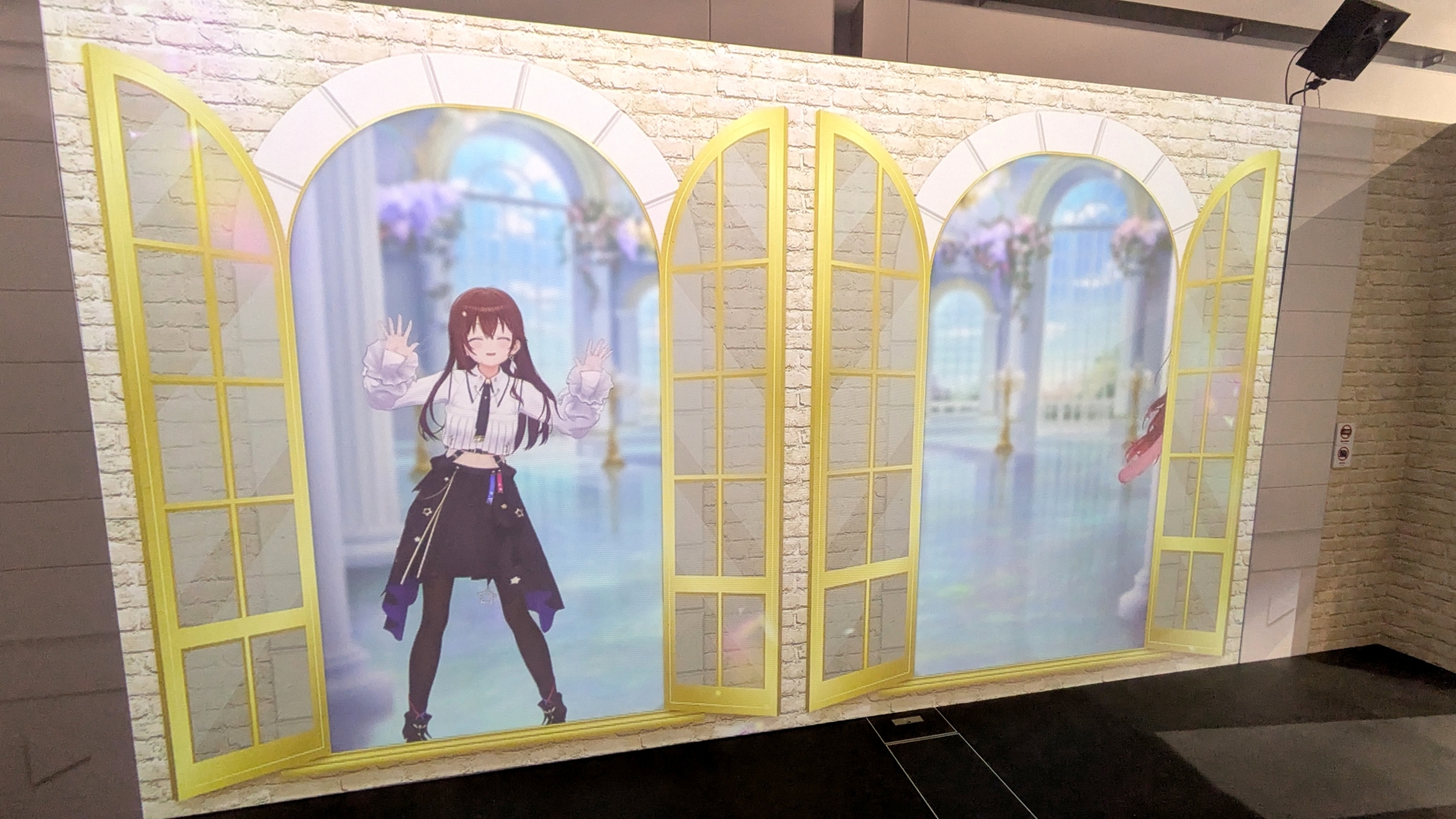 最後の展示となり、見慣れた通常衣装で見送ってくれる「SEE OUT hololive」。台詞はなくとも動きから”らしさ”が感じられて楽しい。なお、ときのそらさんは新メイクアップの姿で登場