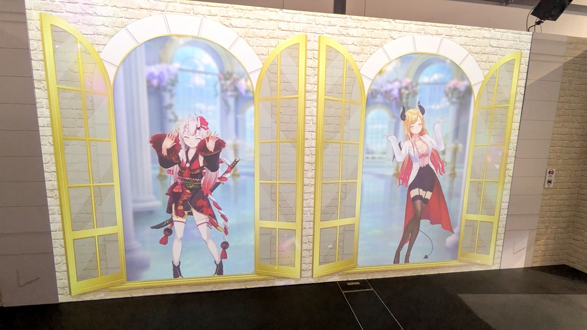 最後の展示となり、見慣れた通常衣装で見送ってくれる「SEE OUT hololive」。台詞はなくとも動きから”らしさ”が感じられて楽しい。なお、ときのそらさんは新メイクアップの姿で登場