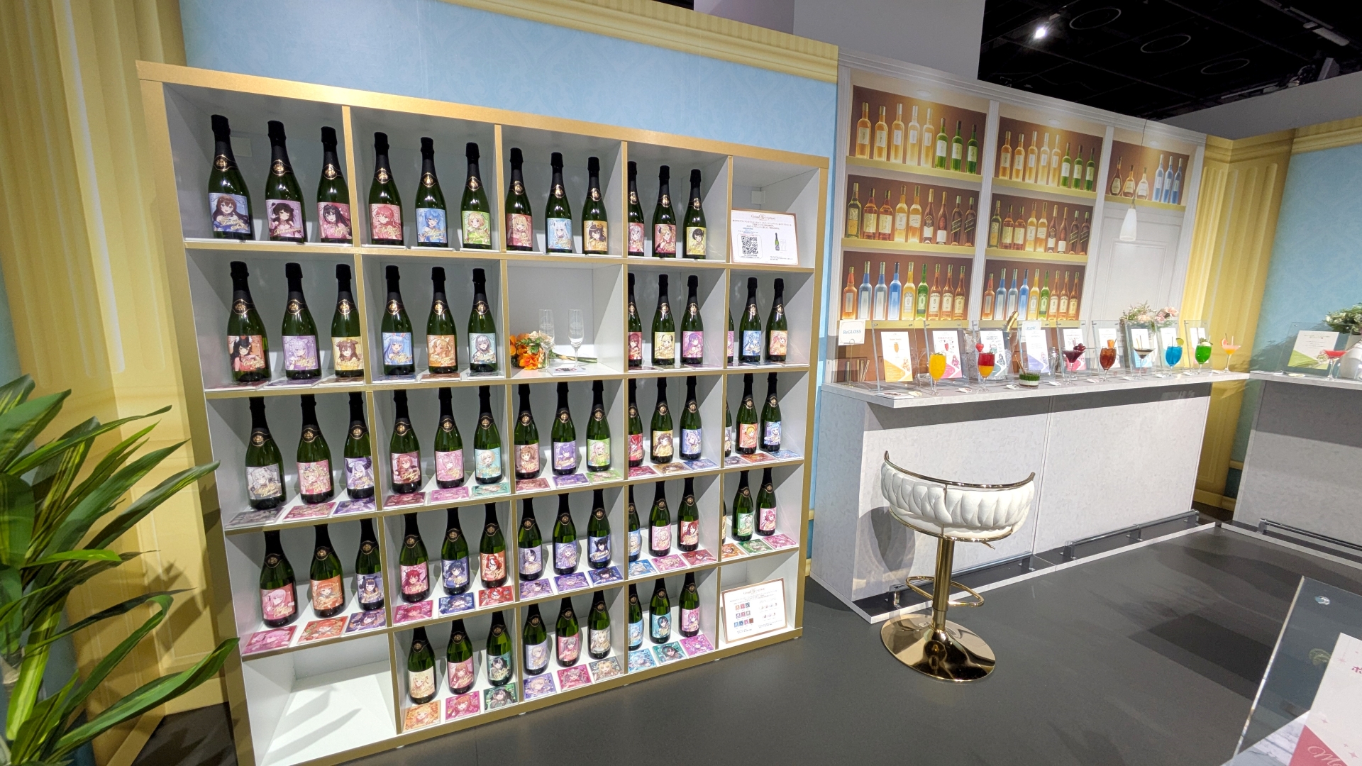 会場限定受注商品となる「グランドレセプションセット（スパークリングワイン＆ペアグラス）」もズラりと展示されている