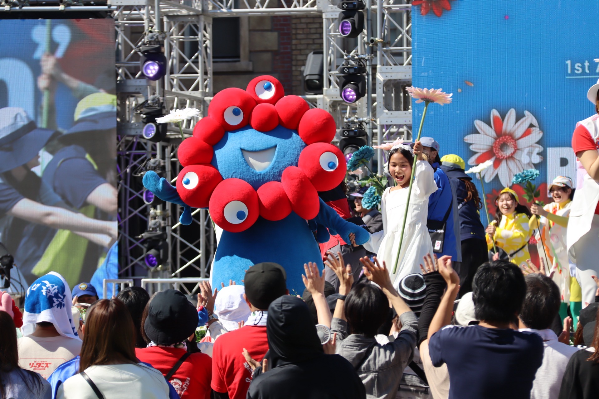 ミャクミャクが登場
