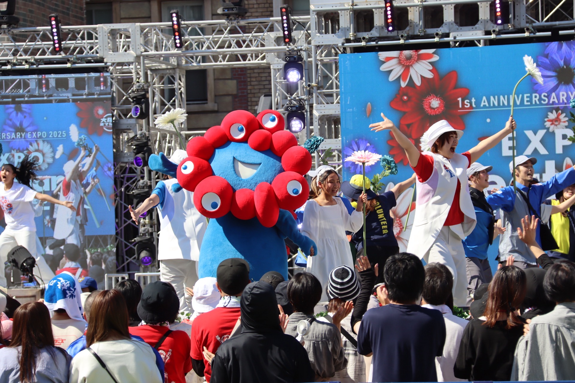 ミャクミャクが登場