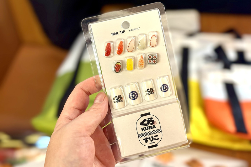 ぷっくりかわいい寿司パーツ付きの「ネイルチップ」は880円