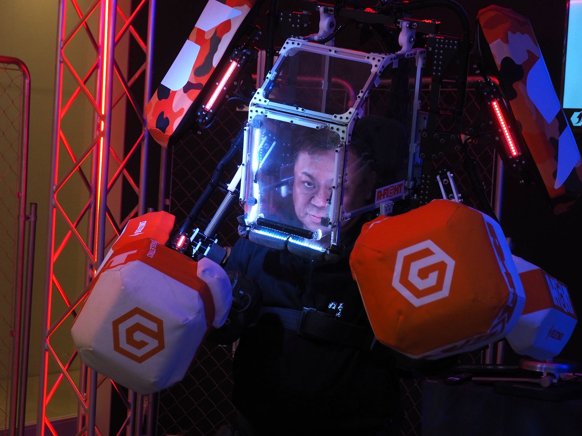筆者もROBOT FIGHTを体験した
