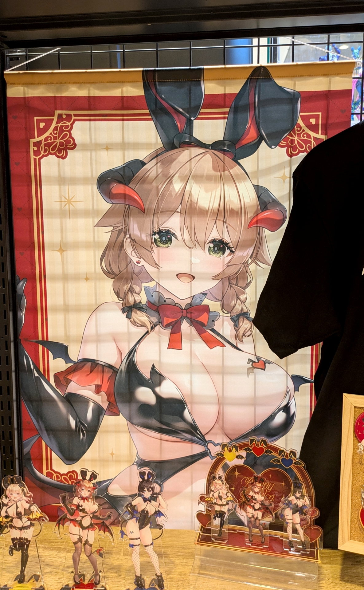 イラストみっちりバストアップの「B2タペストリー（各3,850円）」