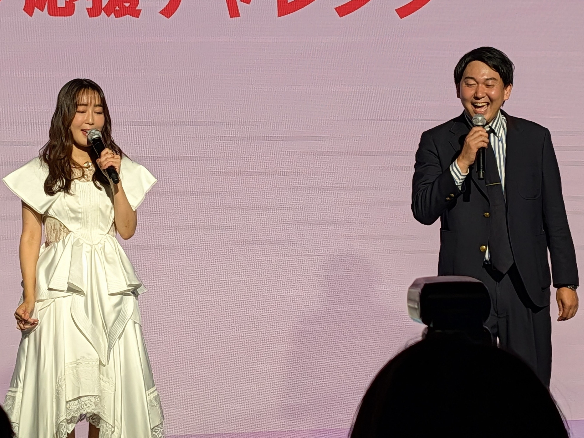 どちらが長く声を出し続けられるかを競うロング応援チャレンジは、目を閉じて必死に声を繋ぐ日笠陽子さんに対して余裕を見せる寺家さんが圧勝する場面も見られた