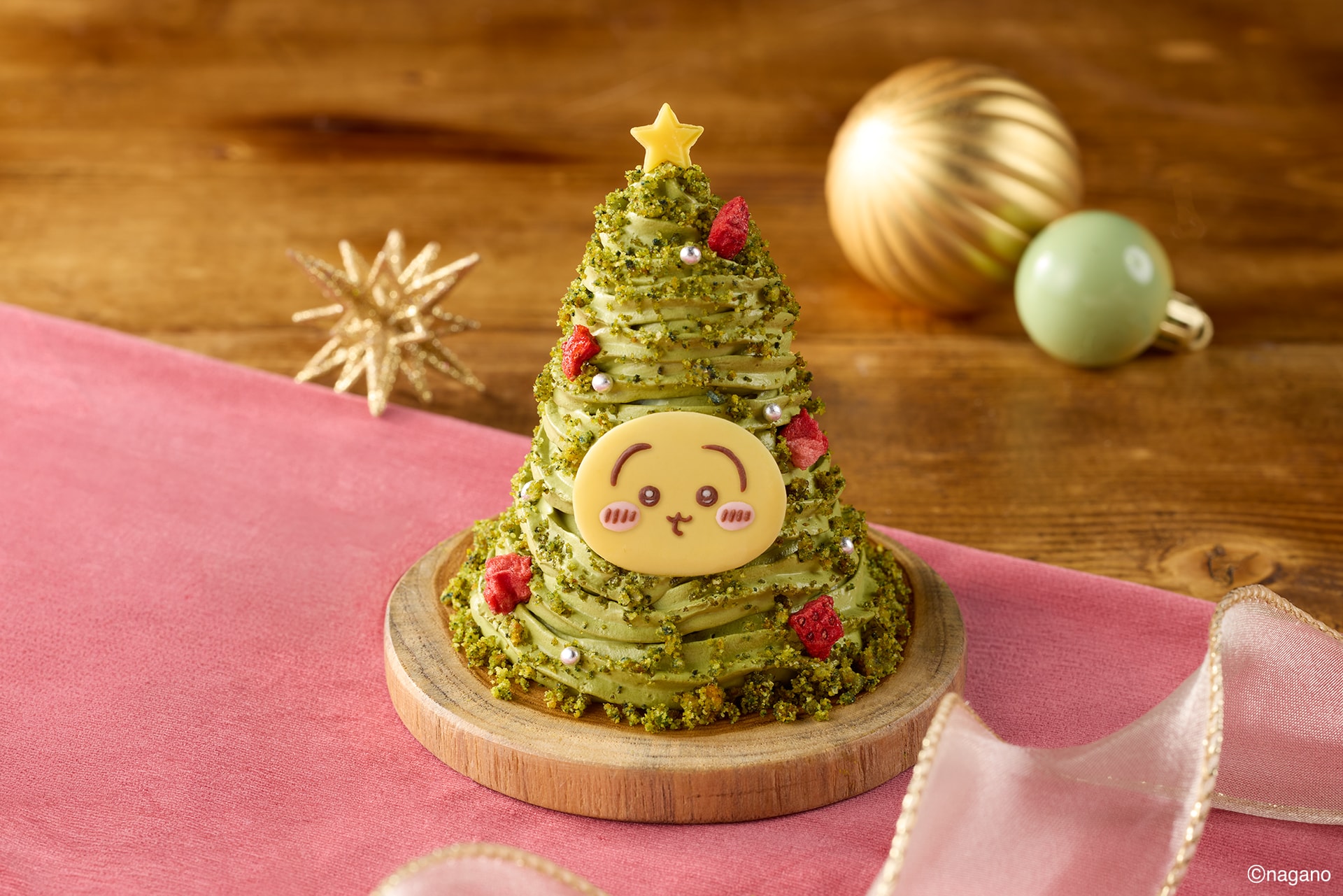 うさぎがキラキラツリーに大変身！ベリームース入りのピスタチオモンブラン。（1,900円）