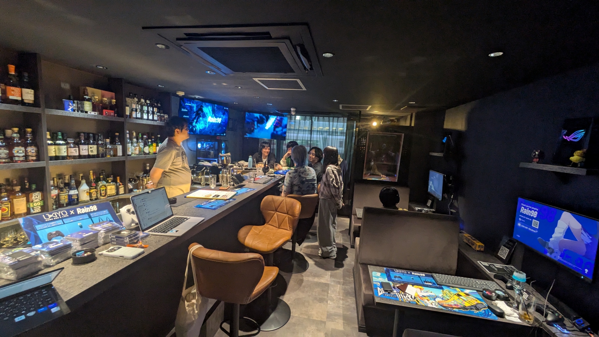 試遊会場となった「UKIYO GAME BAR & CAFE」。現在プレオープン中で、お店では数々のインディーゲームとドリンクが楽しめる