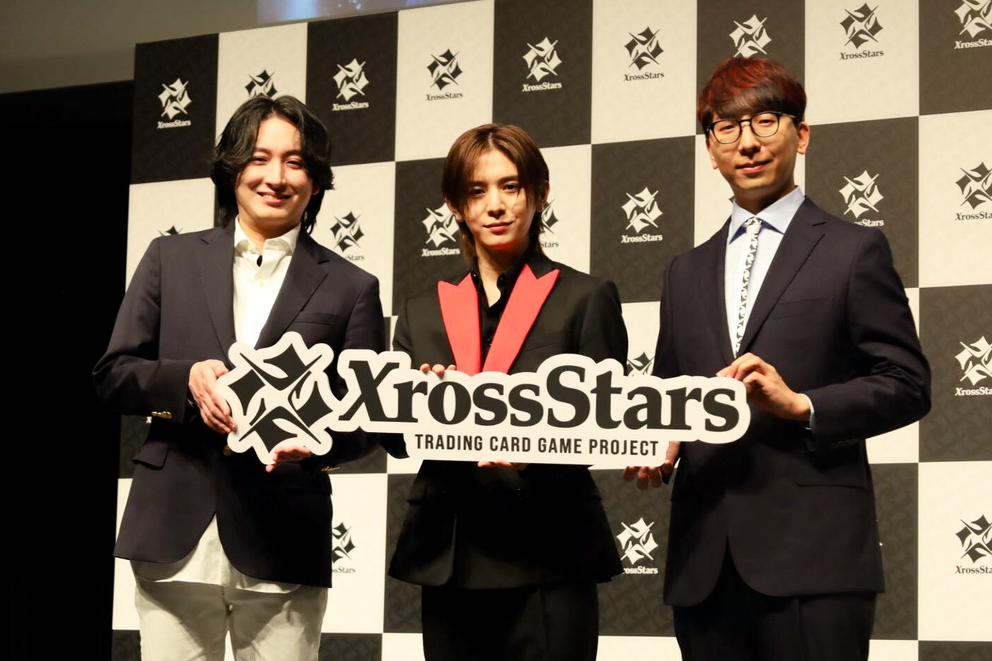 左からSamurai工房の代表取締役・髙野⼤知氏（おじじ）、山田涼介さん、Game & Co.の取締役・久保敦俊氏