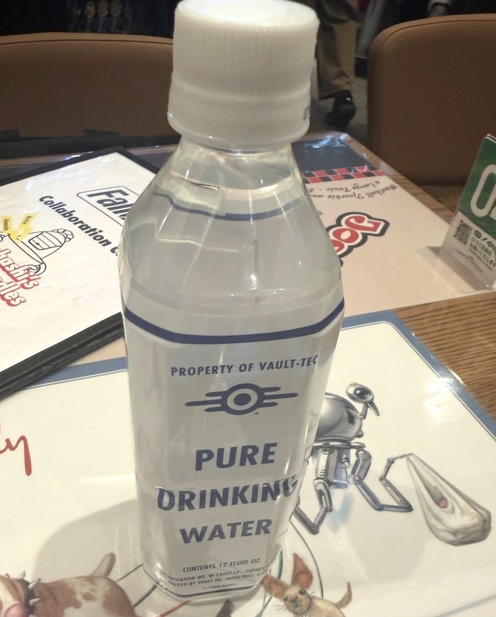 きれいな水（990円）