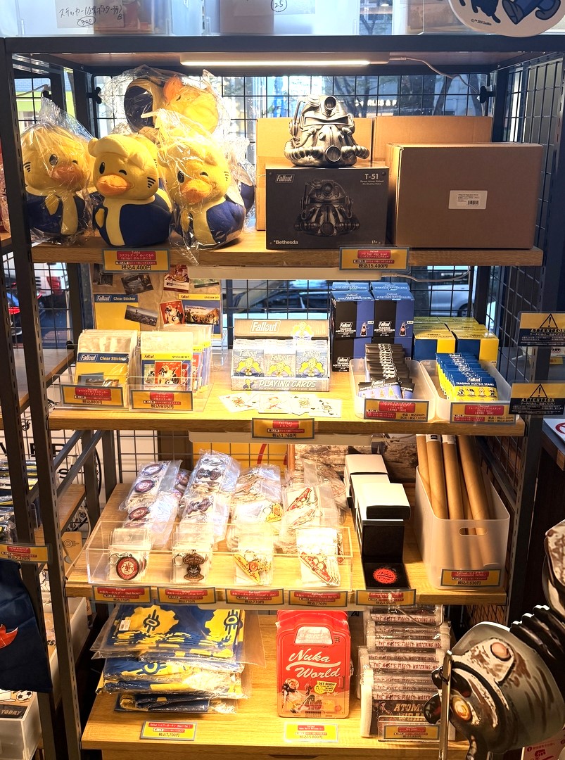 先行販売グッズ以外にもグッズが多数展開されている