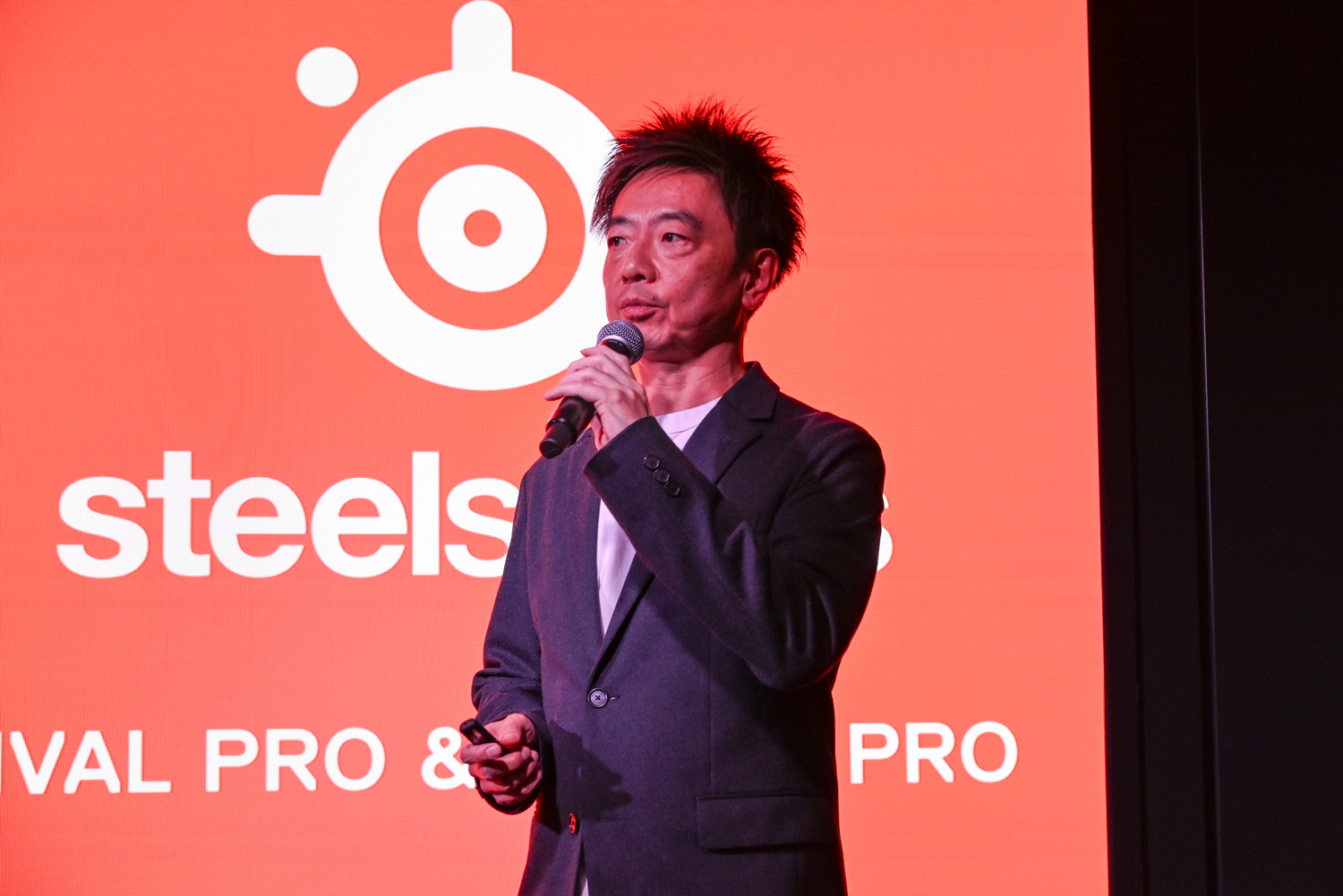 プレゼンテーションを行なう石井靖人氏