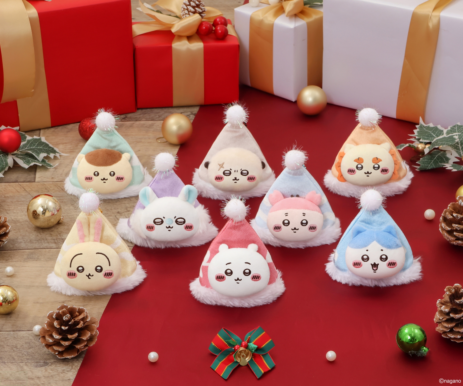 ちいかわクリスマスマーケット サンタさんの帽子キーホルダー（ちいかわ、ハチワレ、うさぎ、モモンガ、くりまんじゅう、ラッコ、シーサー、古本屋）　各1,430円