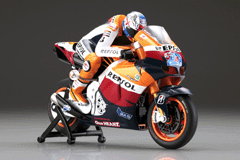 京商、ラジコンバイク「REPSOL Honda RC212V 2011」を発売 - GAME Watch