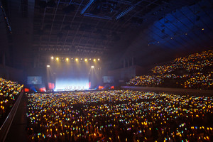 サイリウムの海に埋め尽くされた超満員の会場! 今回のテーマはずばり“ミュージック”!