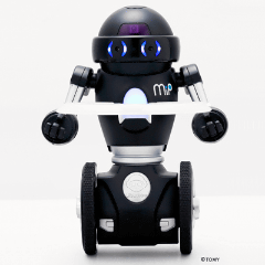 タカラトミー、人型と犬型、2種類のエンターテイメントロボットを発売