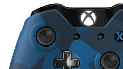 青い迷彩のXbox One用コントローラー「ミッドナイト フォーセス