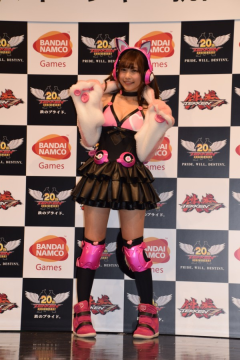 鉄拳20周年記念」佐野ひなこさんが新キャラ「クロエ」のコスプレ