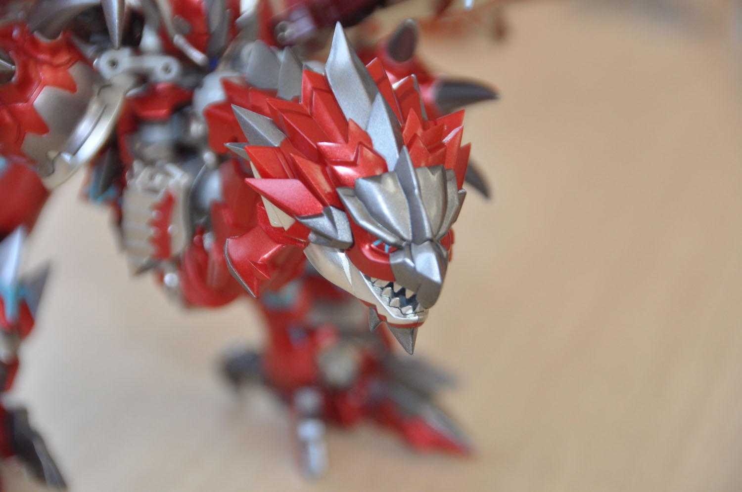 リオレウスの頭部。「モンハン」ファンにきちんとモチーフをわかってもらえるようにデザインしている