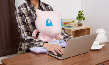 ポケモン」より、「PCクッション エレズン」本日予約開始