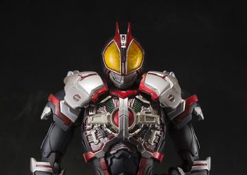 開封品S.I.C仮面ライダークウガマイティフォーム　（造形士　大山竜） 造形士 大山竜氏が仕掛けた「S.I.C.仮面ライダークウガ マイティ