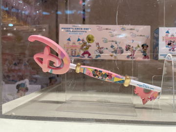 ディズニーストア30周年】特別デザインのコレクタブルキーや