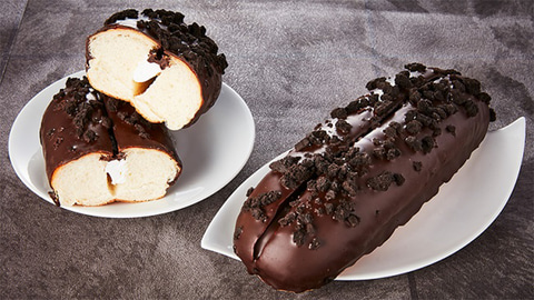 ローソンストア100と布袋寅泰がコラボしたカレーパンやベィビーシュー