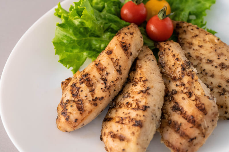 「サラダチキン」をファストフードとして商品化した「グリルサラダチキン」