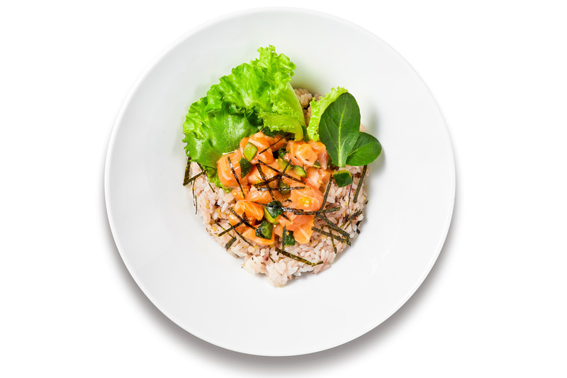 「サーモンポキ」（スモール790円、レギュラー890円）