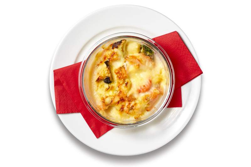 「サーモンポテトグラタン」（590円 ※IKEA Familyメンバー490円）