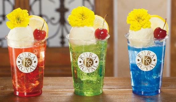 （左から）「ストロベリークリームソーダ」「メロンクリームソーダ」「ブルーレモンクリームソーダ」