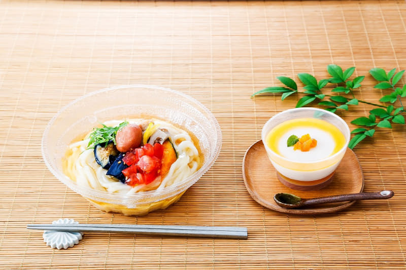 「米糀と夏野菜の冷し彩りおうどん」「米糀と白みそのブランマンジェ」