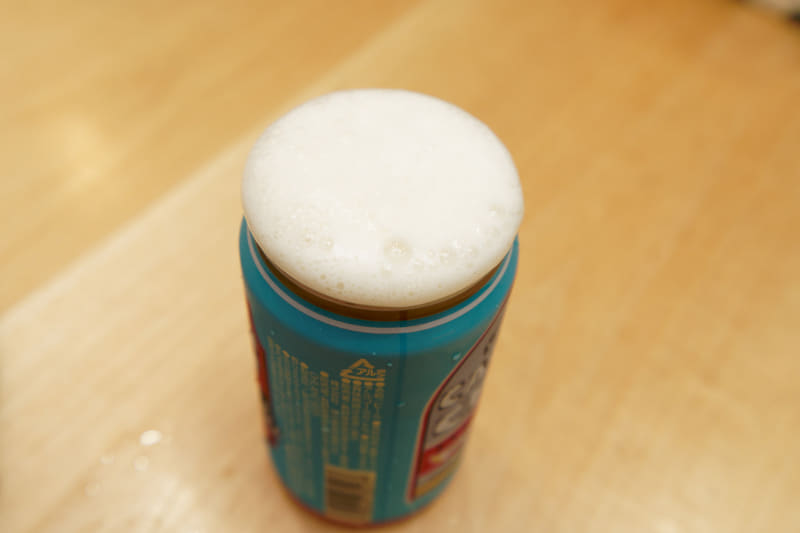 カット中に揺らしてしまったためか、泡がじわじわ上がってきた。急いですする