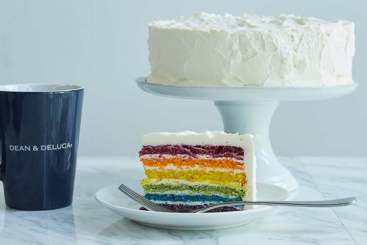 「レインボーケーキ」（594円）