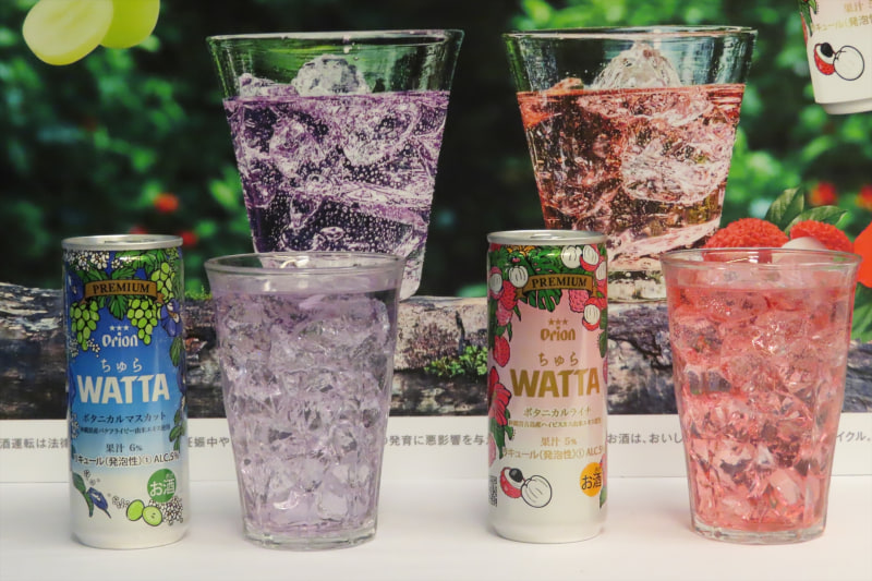 「ちゅらWATTA ボタニカルマスカット」（左）と「ちゅらWATTA ボタニカルライチ」（右）