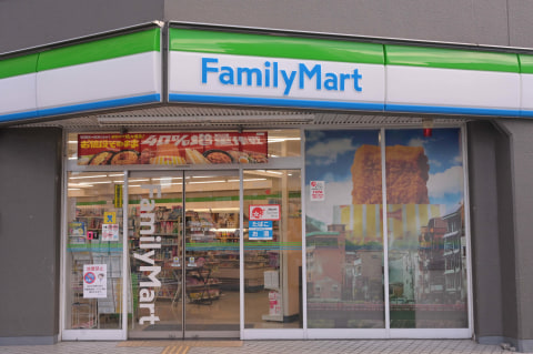 ファミマ スカイツリーそばに40 増量作戦のラッピング店舗 グルメ Watch