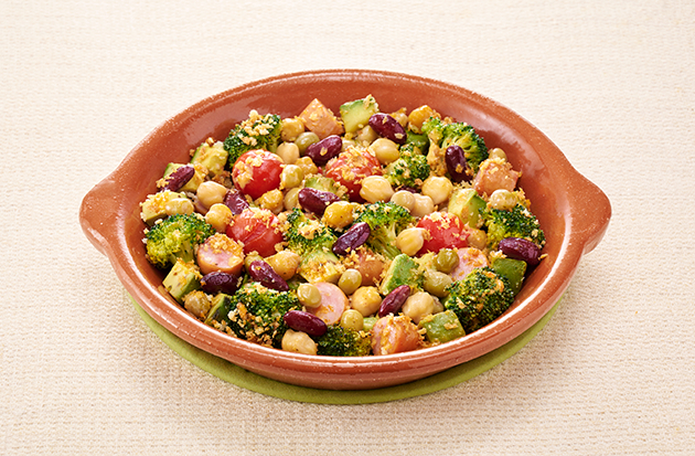 調理例（アボカドとミックスビーンズの焼きコブサラダ）