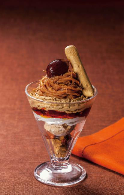 渋皮栗とほうじ茶のモンブランパフェ