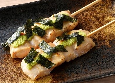 「地鶏ささみ串 海苔わさび」（218円）