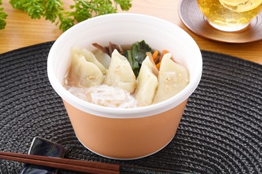 「7種野菜ともっちもち餃子の春雨スープ」（398円）