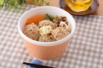 「根菜入りつくねの和風スープ」（398円）