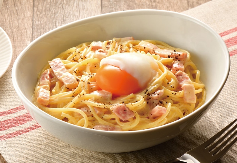 「パスタ 半熟たまごと3種チーズのカルボナーラ」