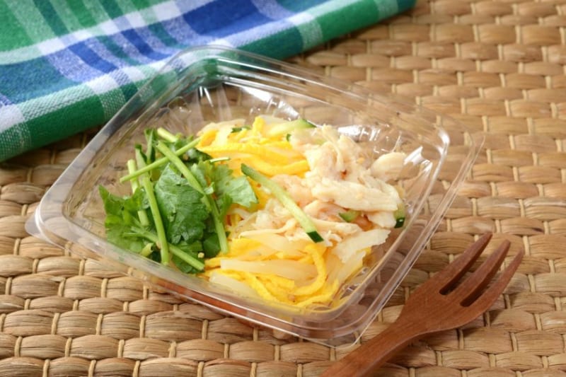 チキンとたまごのサラダ（ローヘイ風）