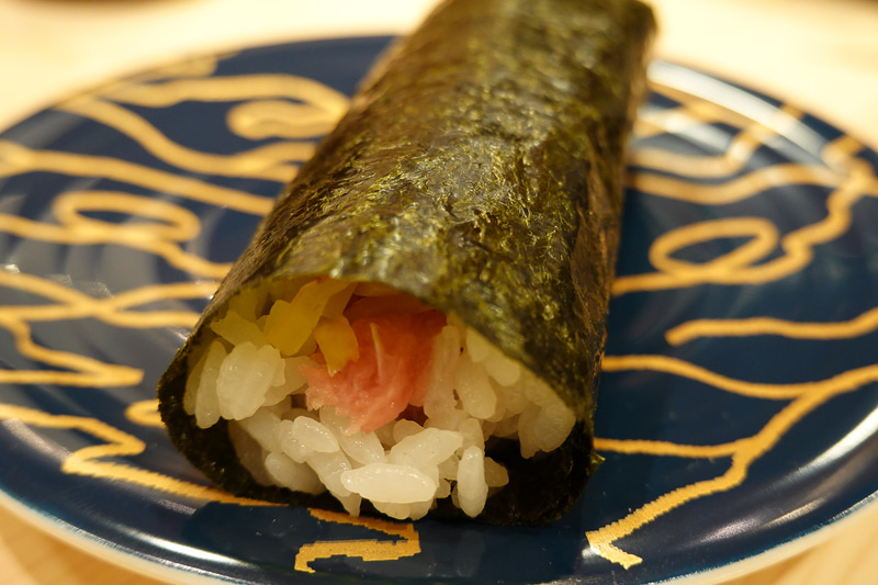 「天然インドまぐろとろたく手巻」（308円）