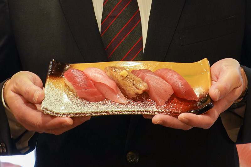 「天然インドまぐろ 希少部位食べ比べ5貫盛」（1540円）