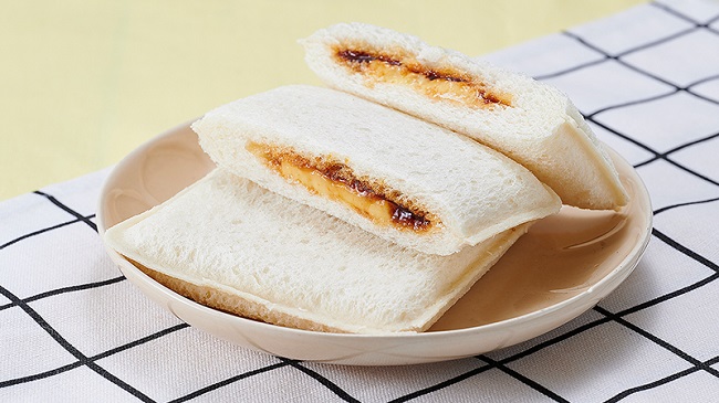 「ランチパック プリン風味 2個」（108円、12月8日発売）