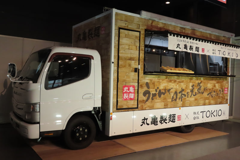 今回のプロジェクトで使用されるキッチンカー「笑顔うどん号 にこまる」