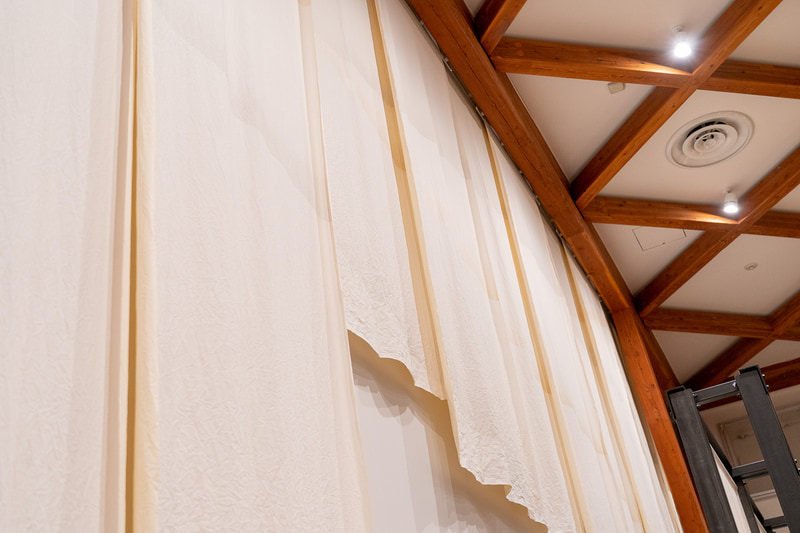 捨てられるはずだったキャンバス材でコスタリカのランドスケープをイメージしたウォールアート